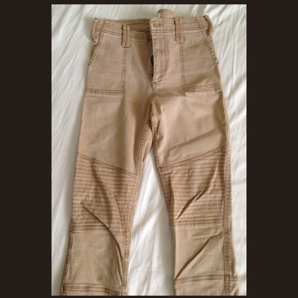 Hollister Pants. Size 00R. - Picture 4 of 4